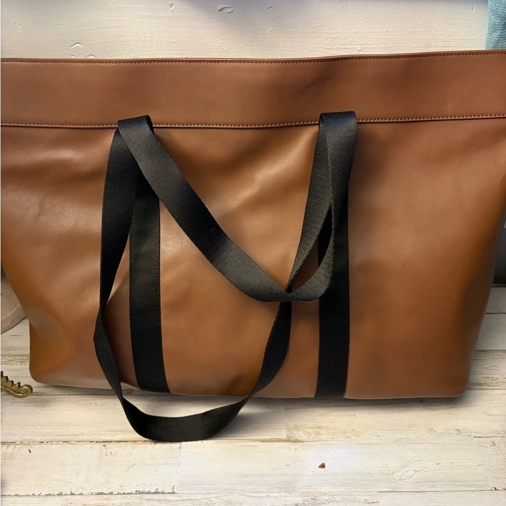 Ted Baker Tan Leather Duffel Bag with Black Straps - Picture 3 of 3